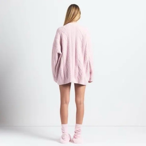 Skims COZY LIGHT OVERSIZED CABLEKNIT CREWNECK PULLOVER - Picture 3 of 10